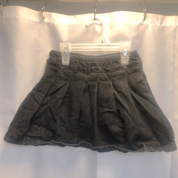 Garanimals black pleated skirt with shorts, 5T - Picture 5 of 9